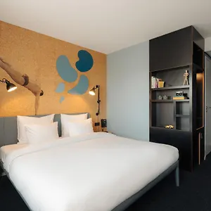 https://conscious-hotel-the-tire-station.utrechthotels.net